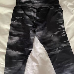 OldNavy woman’s active dry leggings